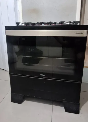 Fogão Mueller Plácere 5 bocas preto, mesa de vidro