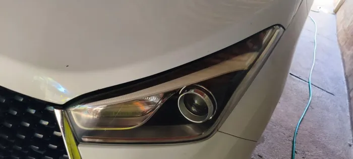 Vende-se um par de farol do HB20x em perfeito estado original 