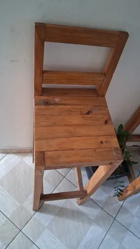Vendo 02 Cadeiras rústicas para balcão
