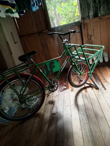 Vende-se Bicicleta cargueira.