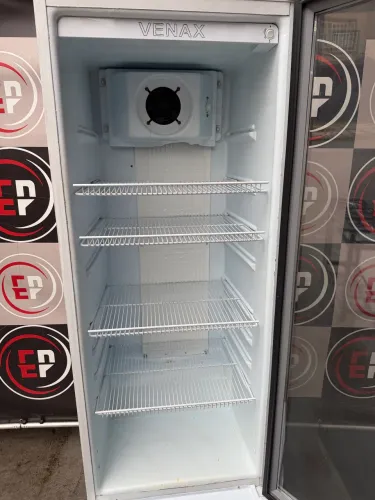 VENDO UMA GELADEIRA EXPOSITORA VENAX USADA