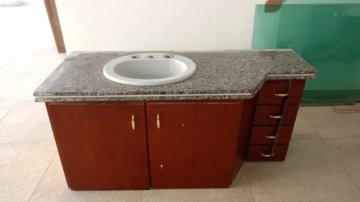 Armário de Banheiro