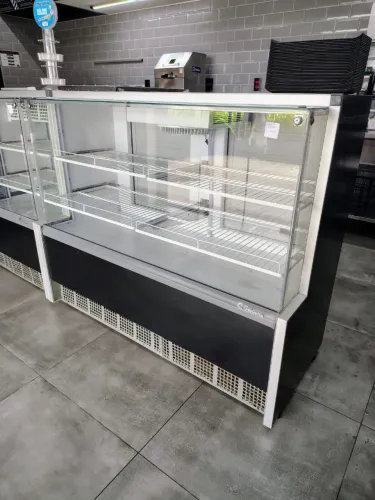 Vitrine Gelopar refrigerada modelo *<br>Modelo *<br>140x60x112