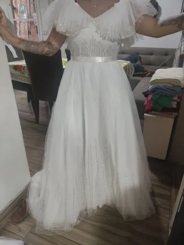 Vestido de noiva com véu 