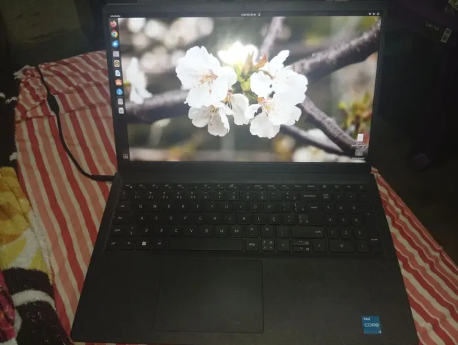 Vende-se Notebook Dell Inspiron 15