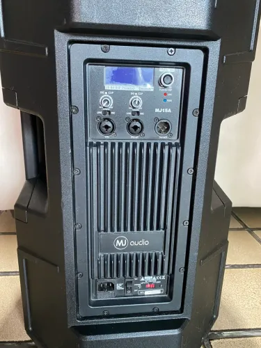 Caixa de som MJ Audio 15?