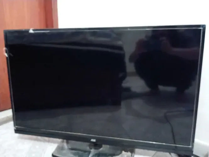 TV AOC com defeito