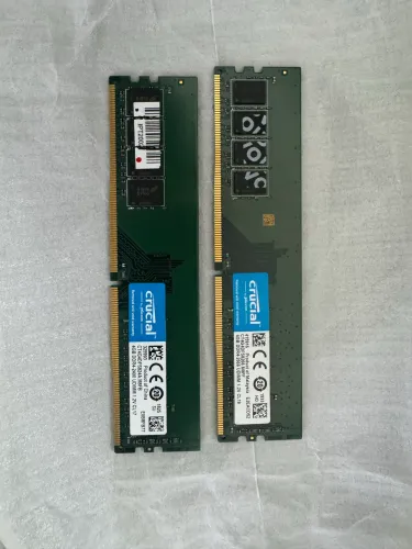 Par Memória RAM Crucial 8GB (2x4GB) DDR4 2400MHz / 2666MHz