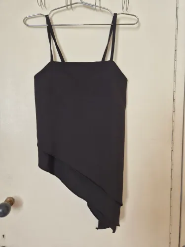 Blusa assimétrica moderna