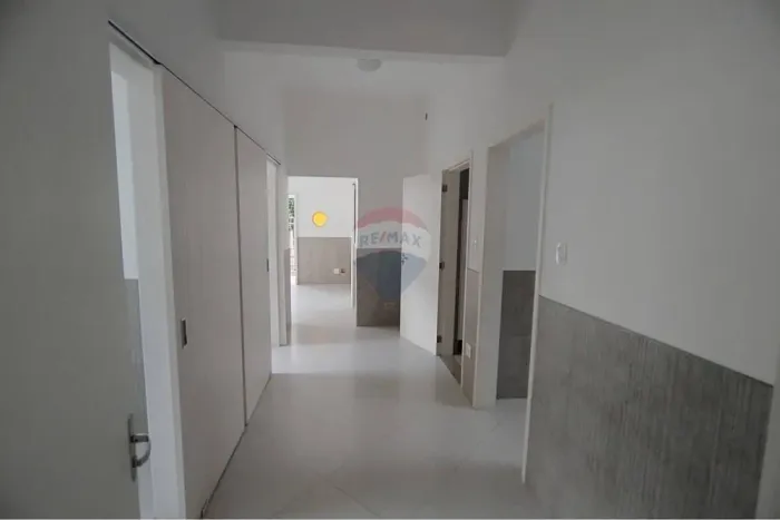 Espaço Comercial para locação, com 3 salas independentes, recepção e duas vaga, no centro.