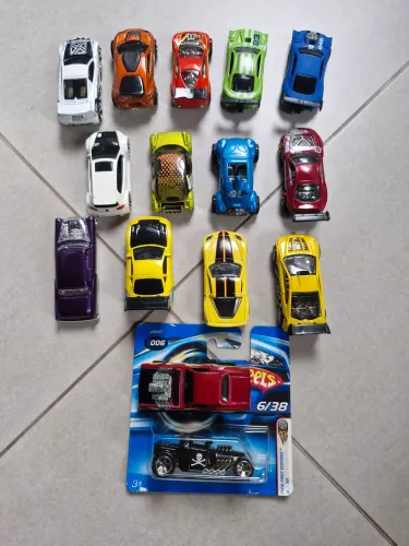 Lote Hot Wheels 15 Carros - Inclui Bone Shaker Lacrado 2006 + Treasure Hunt 2005
