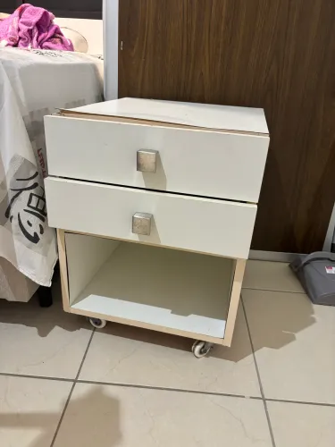 Mesa de cabeceira 2