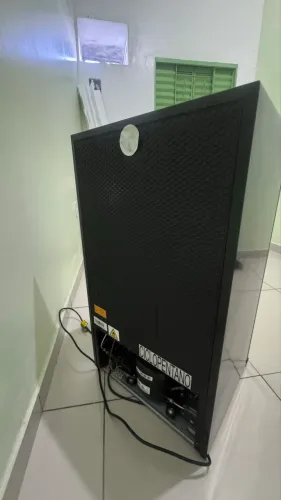 Vendo frigobar cinza/preto semi novo de 93 L sem marcas de uso