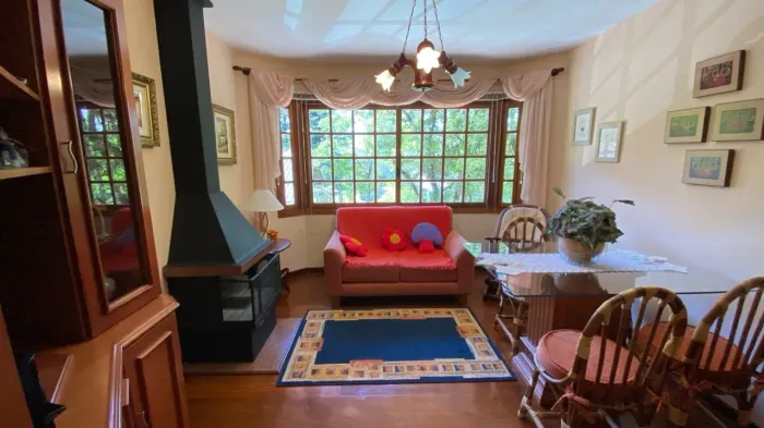 Ampla casa em bairro nobre na cidade de Gramado.