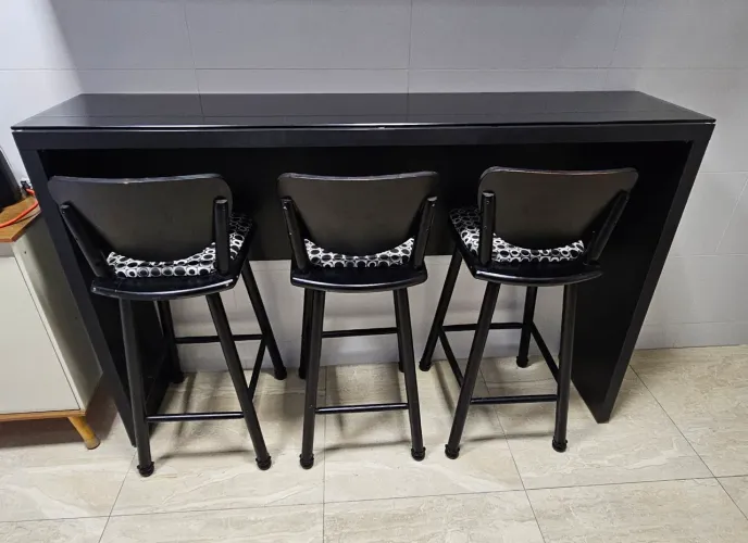 Bancada com Banquetas