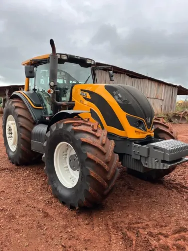 TRATOR AGRÍCOLA