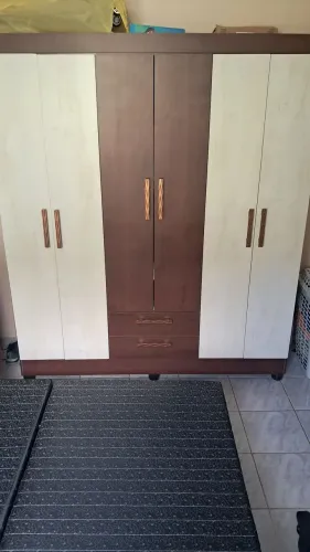 Guarda roupa 6 portas