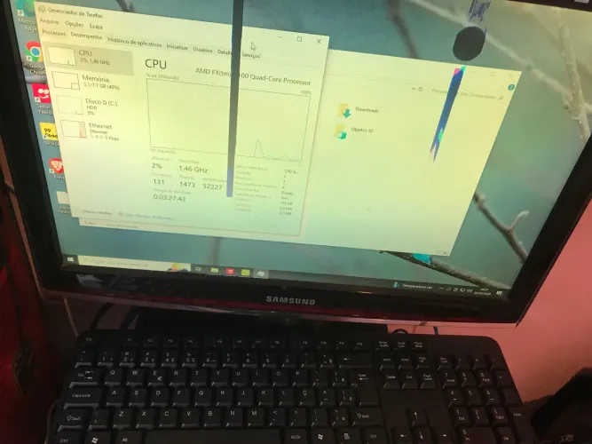 Vendo monitor 22 polegadas com marcas na tela