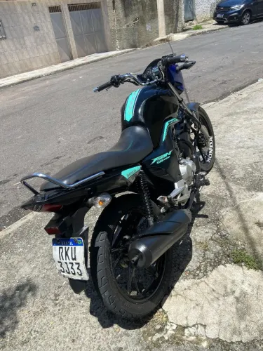 Moto está com todos acessórios