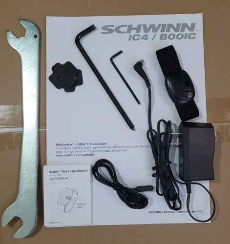Schwinn IC4 - resistência magnética e correia; pouco uso com manual e ferramentas
