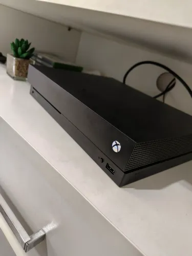 XBOX ONE X - CONSOLE PREMIUM DA LINHA ONE