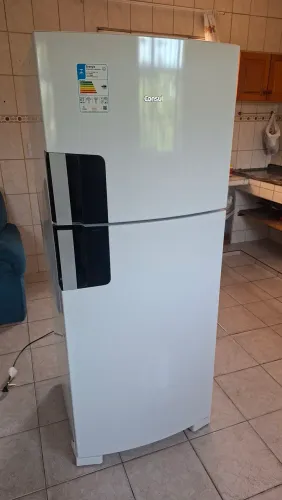 Vendo geladeira consul 410 litros na garantia praticamente nova