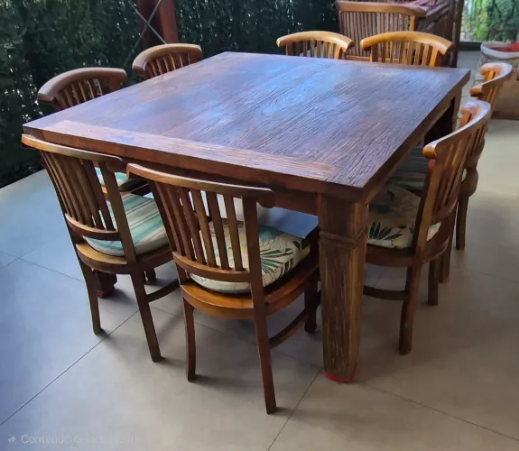 Mesa e Cadeiras Madeira Maciça 8 lugares