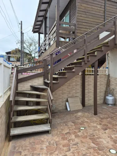 aluga se uma casa,ja incluso água,perto do komprao, perto de farmácia vários comércio