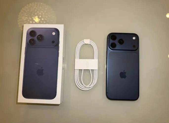 Vendo ou troco iPhone 17 pro max azul