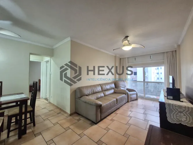 Apartamento com varanda a 1 quadra da praia nas Pitangueiras, Guarujá