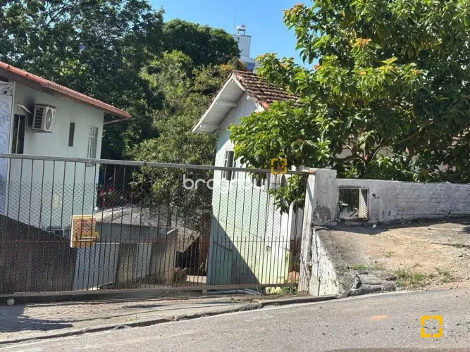 Oportunidade - Terreno à venda em Capoeiras - Florianópolis/SC