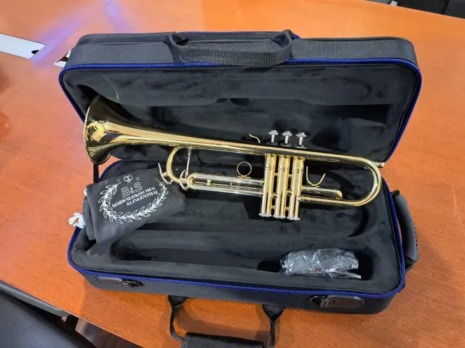VENDO - Trompete marca B&S - Afinação Sib.