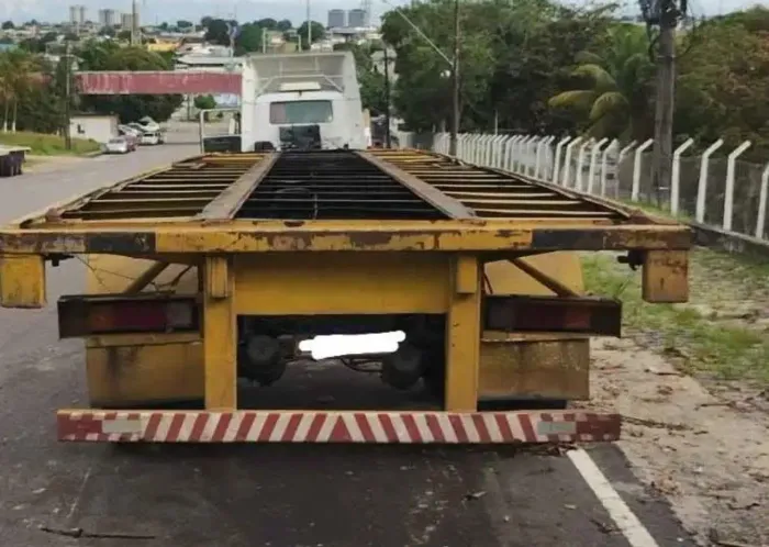 Vende-se carreta porta contêiner 2 eixos