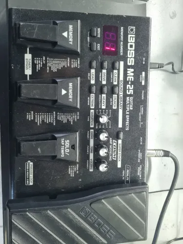 Pedaleira Boss ME-25