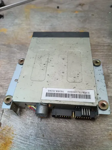 Relíquia ,Leitor de disquete para teclado ou computador , funcionando