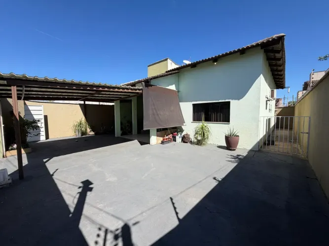 Casa com 3 Quartos em Lote inteiro na 606 Norte