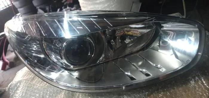 Farol do Fluence lado diretico com foco 