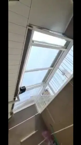 RETRATIL TELHADO EM VIDRO E POLICARBONATO