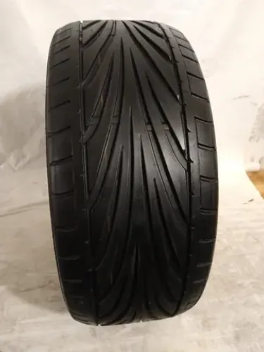 Pneu 245/40 18  18 Yokohama 97y Sdrive usado