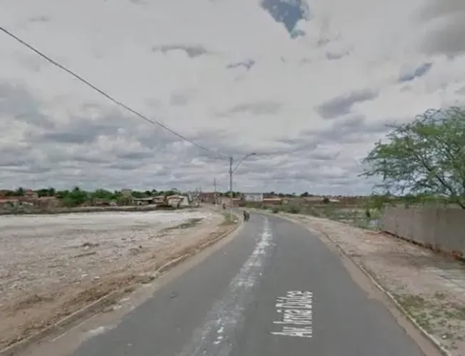 TERRENO À VENDA NA AVENIDA IRMÃ DULCE, JUAZEIRO-BA.
