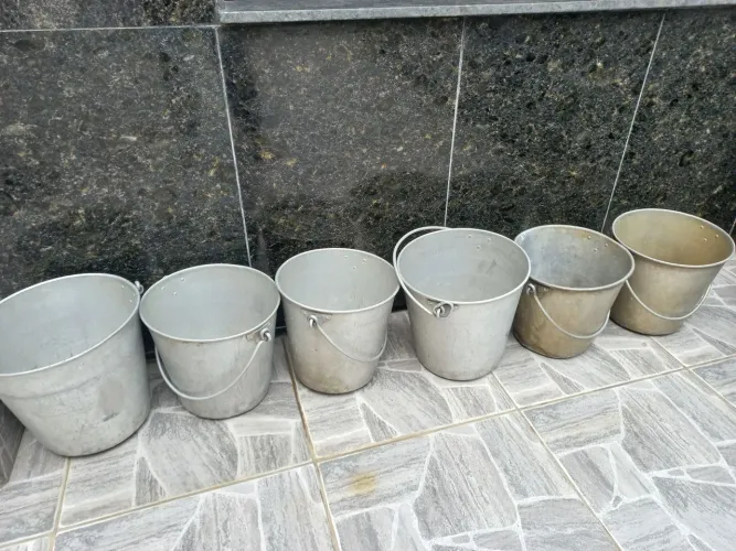 6 baldes antigos 