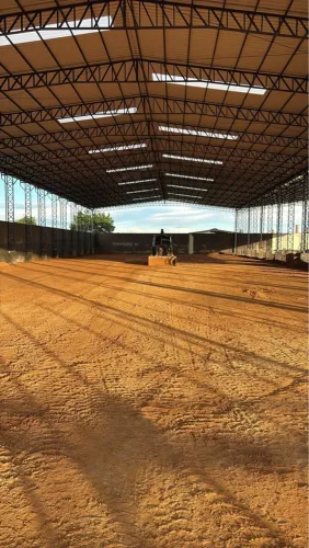 Limpeza e aterro de terrenos e obras