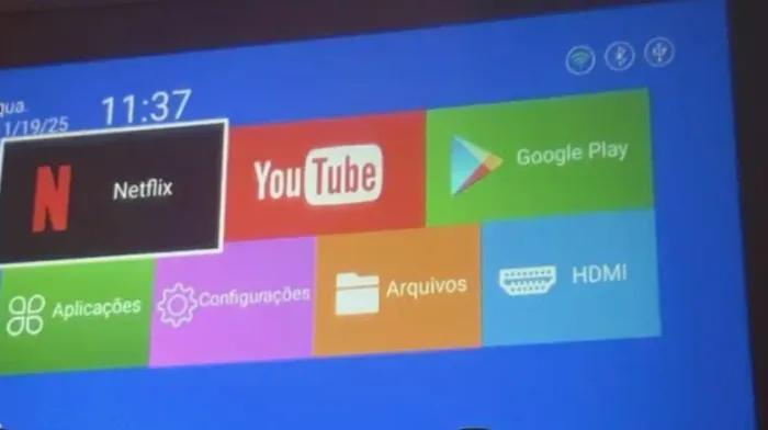 Projetor Portátil 150" 5G . Wi-Fi 5. Android 13 4K. Full HD. Novo na Caixa.