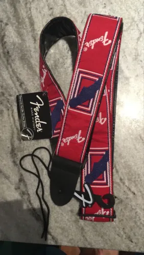 Correia Fender Clássica Vermelha bordada Original