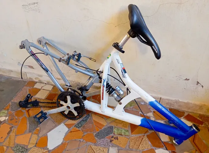 Vendo Dois Quadros De Bike, Sendo Uma Motorizada Para Reformar Ou Retirada de Peças