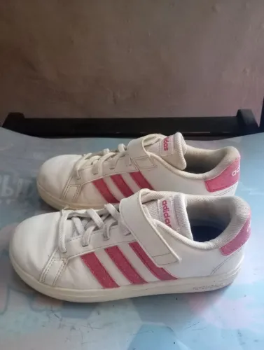 Tênis Adidas infantil original Tam 30