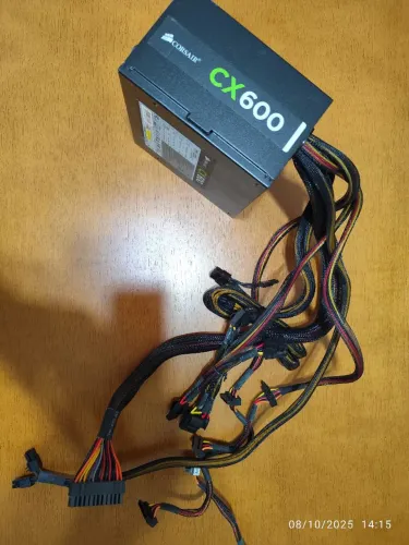 Fonte Corsair CX600 Bi volt