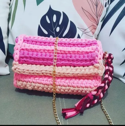 Bolsa de crochê rosa - linda e artesanal!