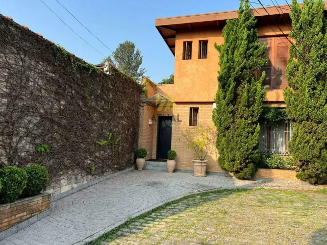 Casa com 4 suítes e 4 vagas para locação em vila privativa no Planalto Paulista ZS