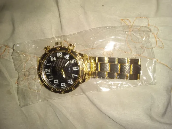Relógio masculino dourado*novo*!